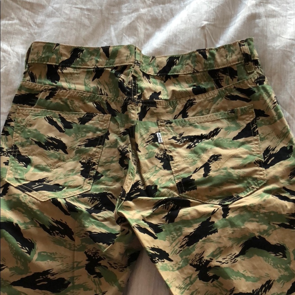 Levi’s Strauss & Co Camo Pants size 33W 32L